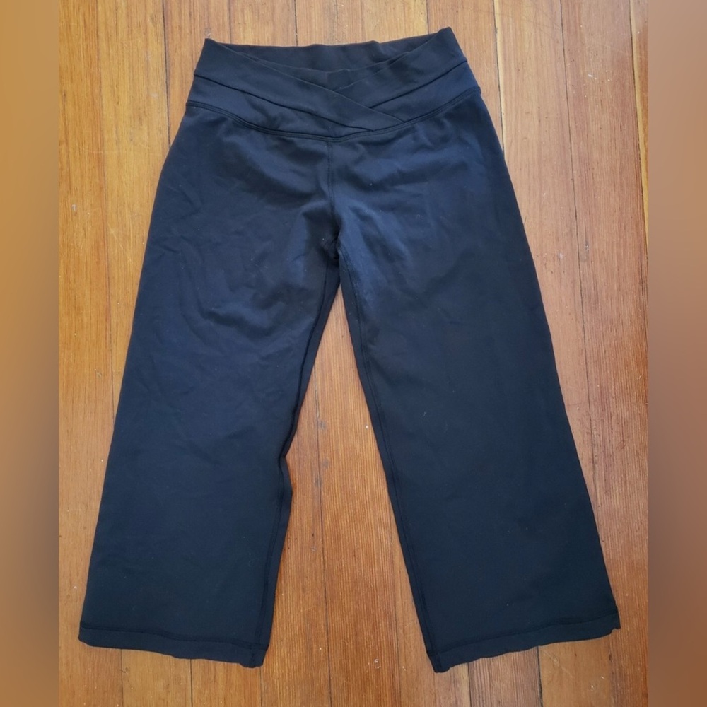 Lululemon Athletica Dahrana Cropped Black Activewear Pants